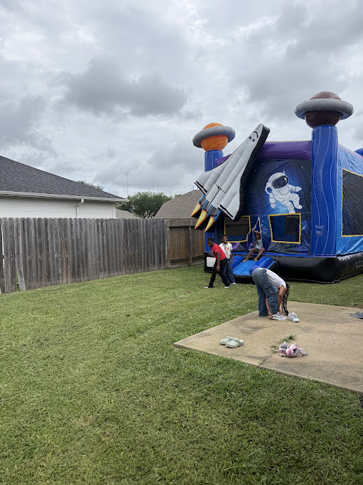 mission-to-mars-bounce-house-1